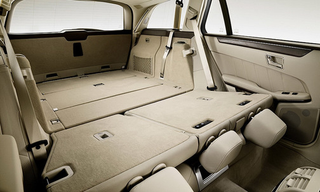 Illustration for article titled 2010 Mercedes E-Class Estate Debuts Ahead Of Frankfurt